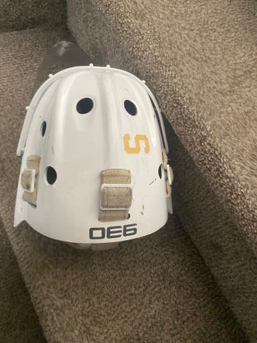 Junior Small 2022 Bauer 930 Goalie Mask (Used)