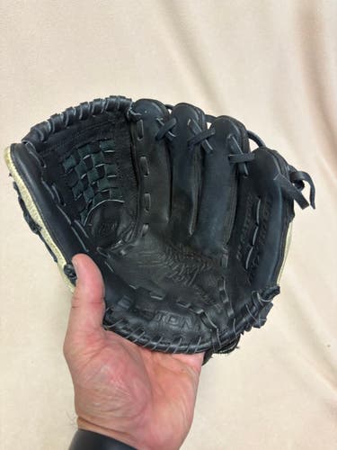 RH Easton Black Magic Series Baseball Glove 11" (Used)