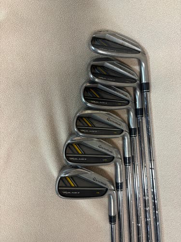 Men's TaylorMade RocketBladez Right Handed Iron Set Stiff Flex Graphite Shaft (Used)
