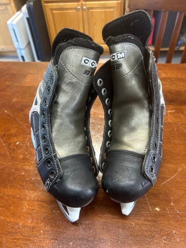 CCM 92 Hockey Skates Regular Width Size 2 (Used)