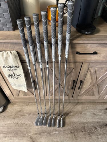Men's 2022 Mizuno JPX 923 Hot Metal Pro Right Handed Iron Set Stiff Flex (Used)