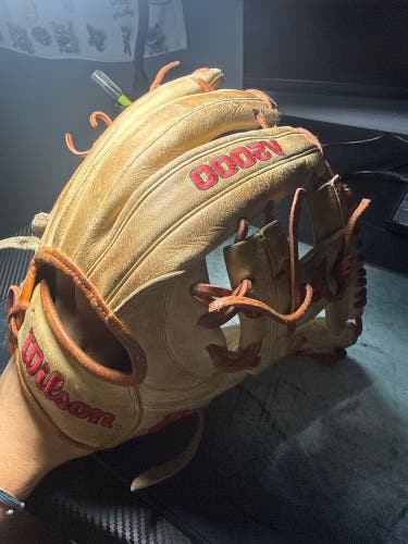 Wilson A2000 RH Baseball Glove 11.75" (Used)