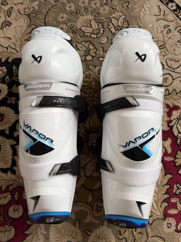 Senior Bauer Vapor Flylite 15" Shin Pads (Used)