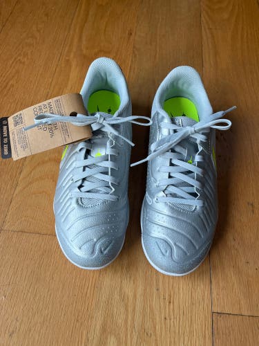 Silver Unisex Size M 5.0 (W 6.0) Nike Tiempo Lunar Gato II Shoes (New)