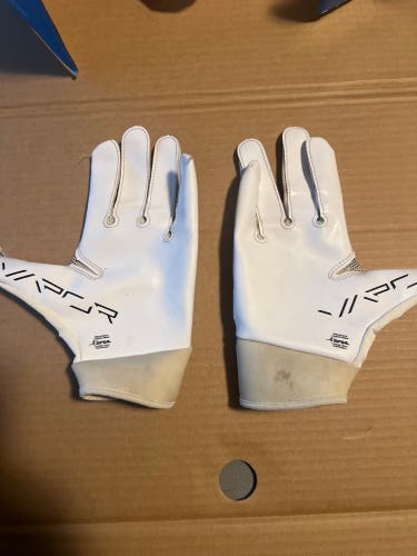 White Medium Youth Nike Vapor jet 8.0 Gloves (Used)