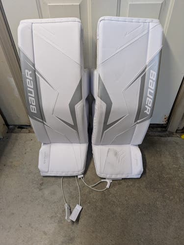 White Bauer SV-Pro Goalie Leg Pads (Used) | Senior S (33+)