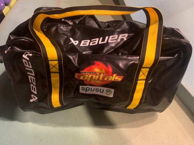 Black Men's Large/Extra Large Bauer Duffle Bag (Used)