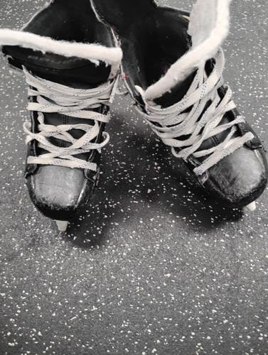 Used Bauer SUPREME 140 Junior Hockey Skate Junior 04 11849-S000044691