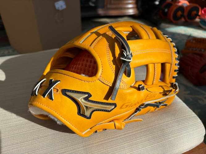 Mizuno Global Elite RH Infield Baseball Glove 11.5" (New)