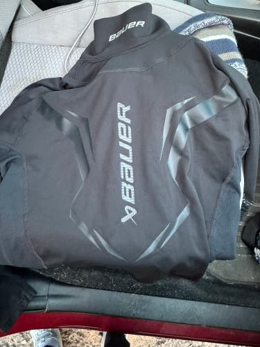 Bauer (New) Neck guard base layer shirt Youth XL