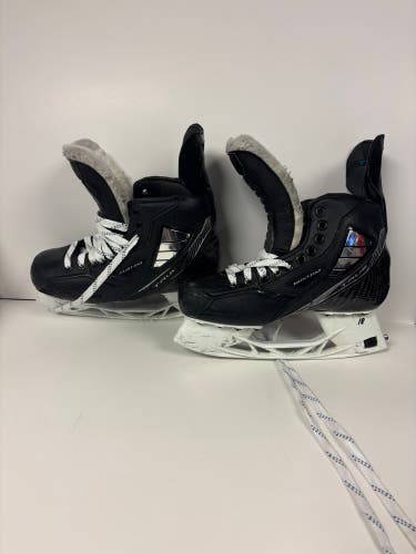Black True Pro Custom Hockey Skates Regular Width 8 (Used)