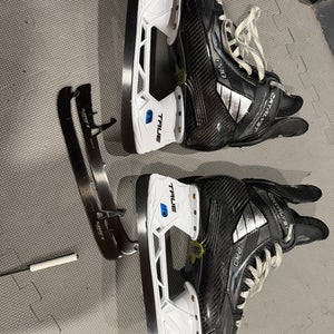 True Catalyst Pro Hockey Skates Regular Width 7 (Used)