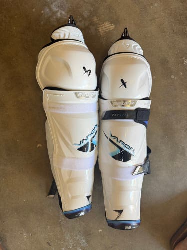Senior Bauer Vapor Flylite 17" Shin Pads (Used)