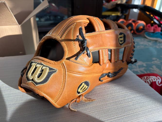 Wilson Staff RH Outfield Baseball Glove 13" (Used)