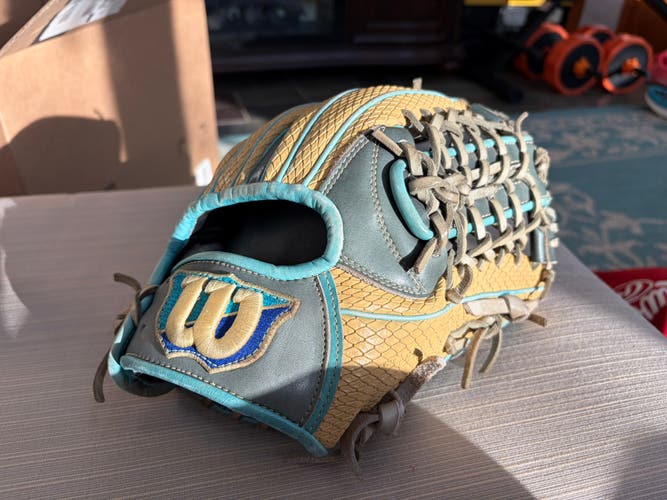 Wilson Wannabe Hero RH Infield Baseball Glove 11.75" (Used)