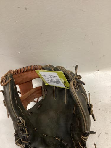 Used Wilson A2094 BB/SB Glove RH Throw Brown And Black 10 1/2" 11725-S000508822