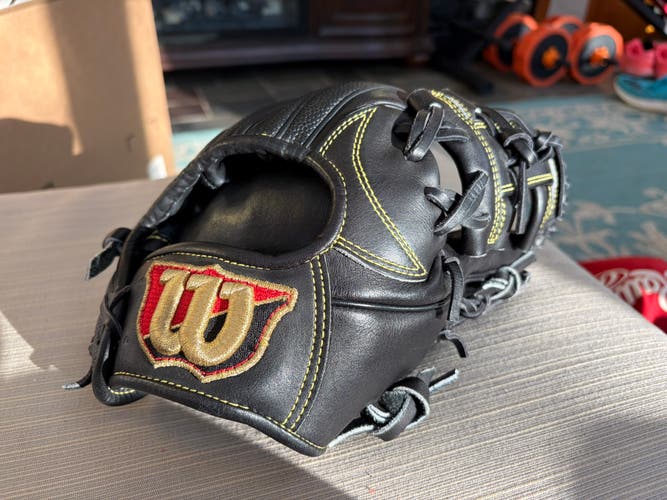 Wilson Staff RH Infield Baseball Glove 11.25" (Used)