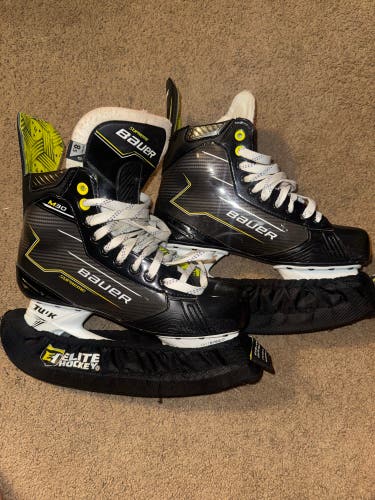 2024 Bauer Supreme M30 Hockey Skates Regular Width 8.5 (Used)