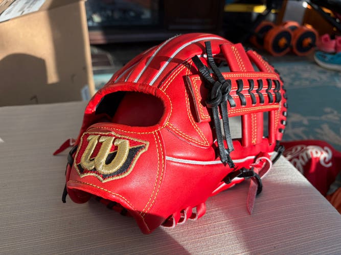 Wilson Staff RH Infield Baseball Glove 11.75" (Used)