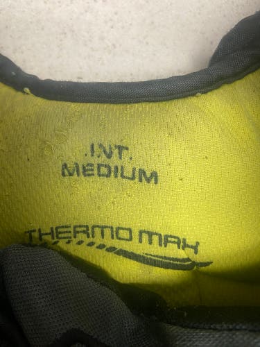 Medium Bauer Supreme S29 Goalie Chest Protector (Used)