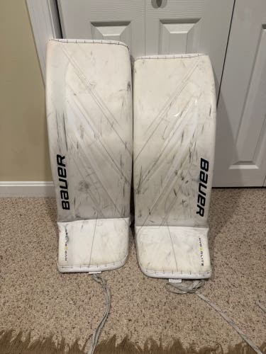 Medium Bauer Vapor Hyperlite 2 Goalie Leg Pads (Used)