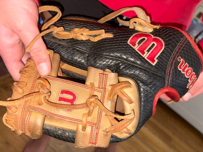 Wilson A2000 RH Baseball Glove 11.25" (Used)