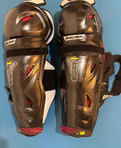 Intermediate Bauer Vapor Hyperlite 14" Shin Pads (Used)