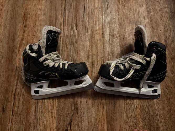 2020 CCM Super Tacks 9380 Hockey Goalie Skates Regular Width 13.5 (Used)