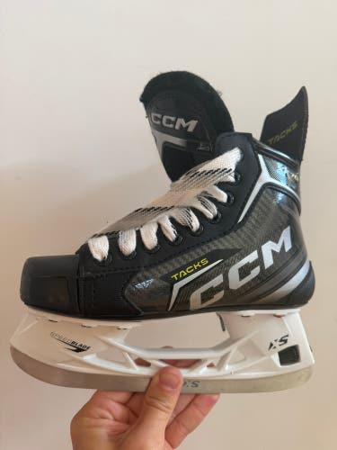 CCM Tacks XF70 Hockey Skates Regular Width Size 3 (Used)