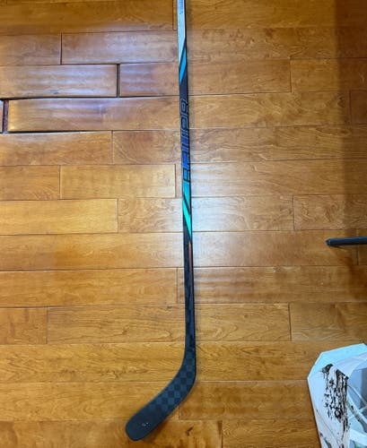 Senior Bauer Nexus Tracer Right Handed Hockey Stick P88 65 Flex (Used)