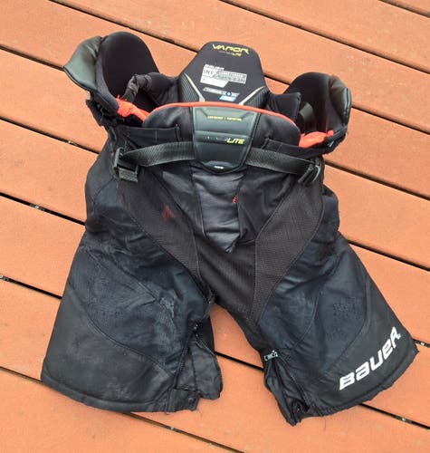 Intermediate Large Bauer Vapor Hyperlite Hockey Pants (Used)