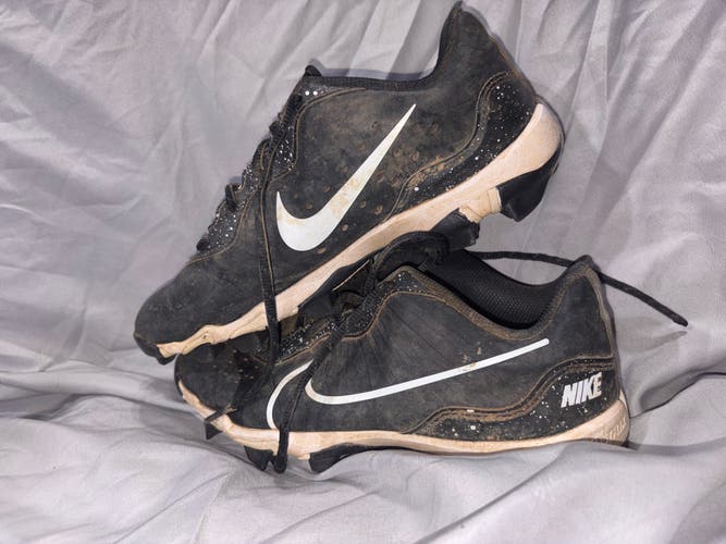 Black Kid's 5Y (Big Kids / Youth) Nike Fastflex Molded Cleats (Used)