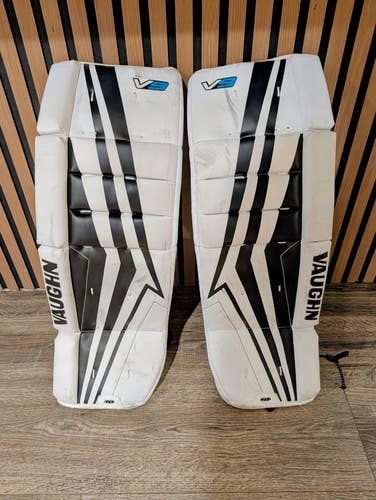 26+2 Vaughn Velocity V9 YOUTH Goalie Leg Pads (Used)