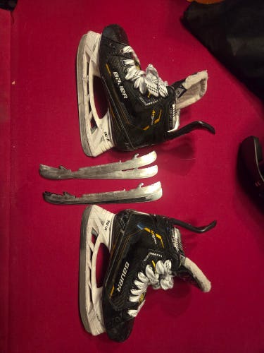 Black/White 2023 Bauer Supreme M5 Pro Hockey Skates Regular Width Size 3 (Used)
