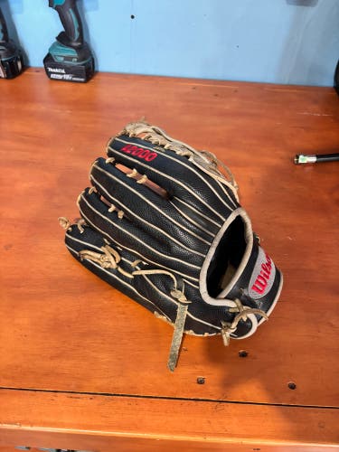 Wilson A2000 RH Outfield Softball Glove 13.5" (Used)