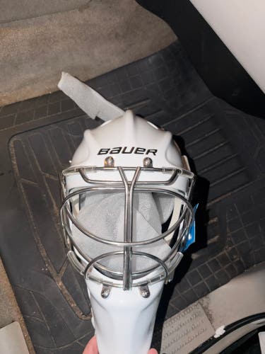 Large Bauer 960 Goalie Mask Cat eye (New)