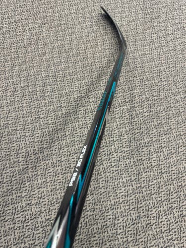 Junior Bauer fuse Right Handed Hockey Stick P92 30 Flex (New)