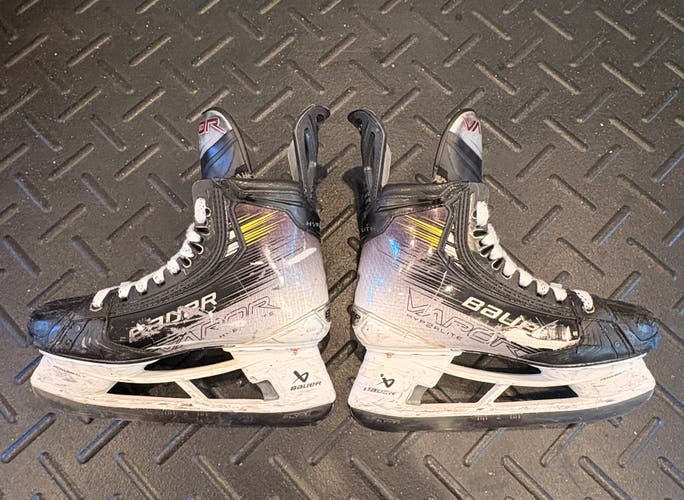 2023 Bauer Vapor Hyperlite 2 Hockey Skates 8 (Used)