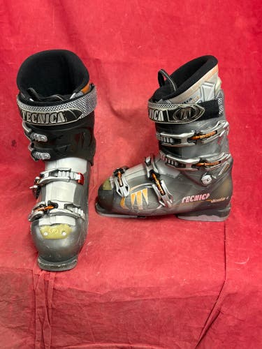 Ski Boots: Tecnica Vento 6 downhill ski boot
Size: 27.5
Boot Length: 314mm