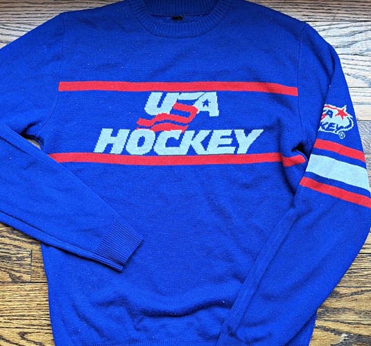 Men's Small USA Hockey sweater (Used)