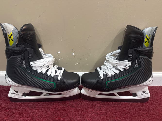 Green  Bauer Vapor Hyperlite 2 Hockey Skates Pro Stock 8.5 (New) item#ND852