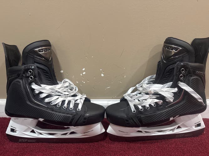 CCM JetSpeed FT8 Pro Hockey Skates Regular Width Pro Stock 9 (New) Item#NDFT89