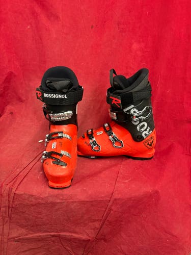 Ski boots: Rossignol Evo downhill ski boots
Size: 27.5 ( grip lock)
Boot length: 318mm