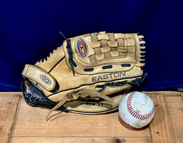 2005 Easton Black Magic Series RH Infield Baseball Glove 11" (Used)