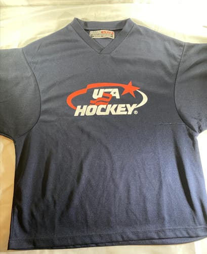 USA Hockey Practice Jersey Junior Medium(New): Has snag under right arm pit.