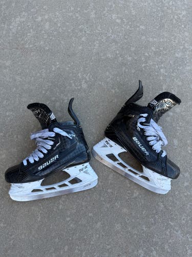 Black/Gray Bauer Supreme Mach Hockey Skates Narrow Width 7.5 (Used)