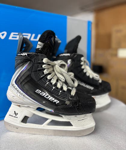 Bauer Vapor Flylite Hockey Skates - Junior Size 2 (Excellent Condition)