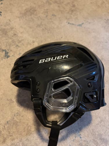 Small Bauer Re-Akt 85 Helmet (Used)