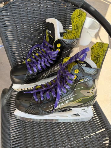 Bauer Supreme M30 Hockey Skates 10 (Used)