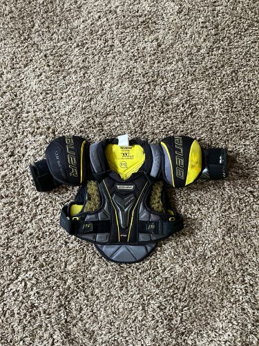 Men's Medium Junior Bauer Supreme 1S Shoulder Pads (Used)